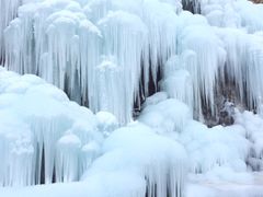 -大平台龙居瀑布旅游区