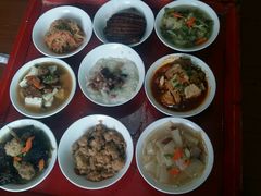 -蓝田九大碗民俗食府(蓝田店)