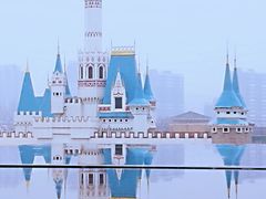 大门旁的城堡-北京世界公园