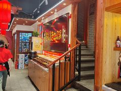 -宽板凳老灶火锅(台湾街店)