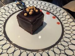 -LES ELITES 英集荟(南京西路店)