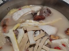 -三人行骨头王火锅(长寿店)