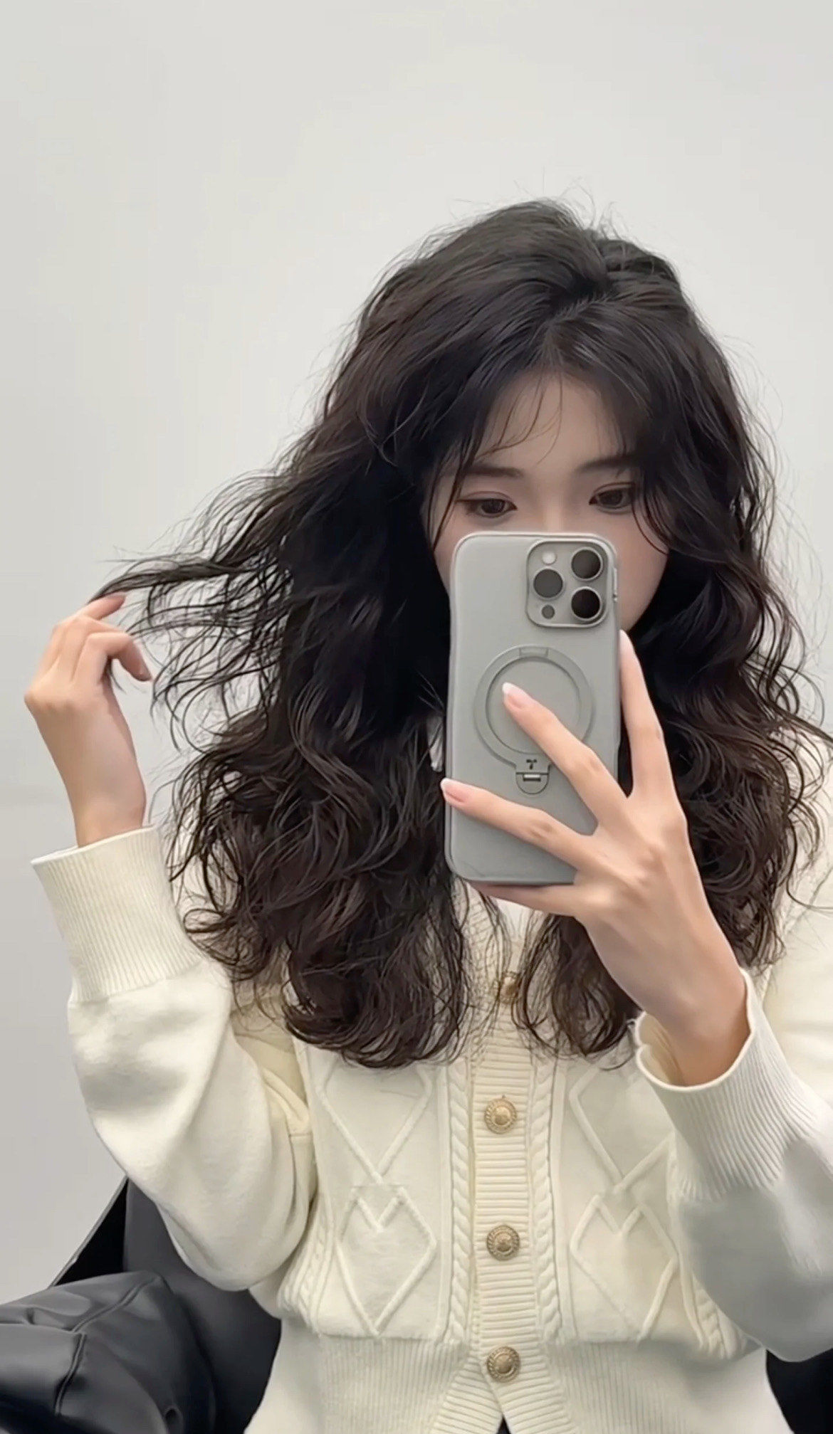 完美解决发量少的问题,是一款超级显脸小的烫发
不管是中发还是长发