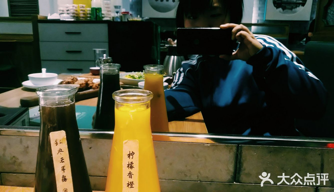 桌上粥是鲜香粥  眼前人是心上人