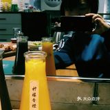 桌上粥是鲜香粥  眼前人是心上人