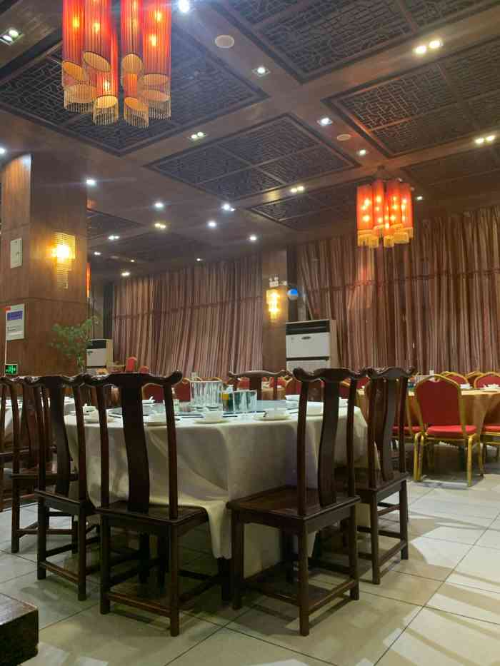 徽府酒楼(怀宁路店)-"下了火车被告知不去酒店办入住,直接先晚饭.