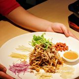老广探店 | 系画廊餐厅食正宗顺德风生水起手撕鸡！