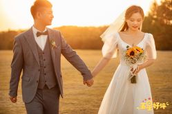 -雪中彩影婚纱摄影·微光艺术中心