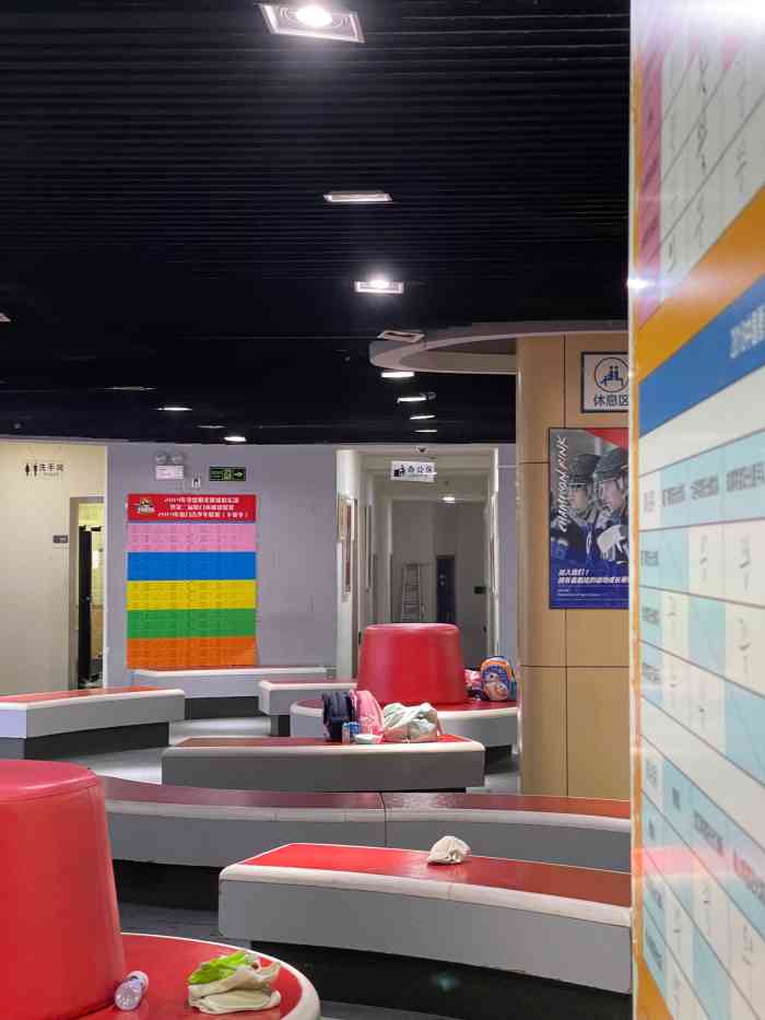 冠军溜冰场(中华城店)-"蛮大的滑冰场,地点在中华城也很好找,班级.