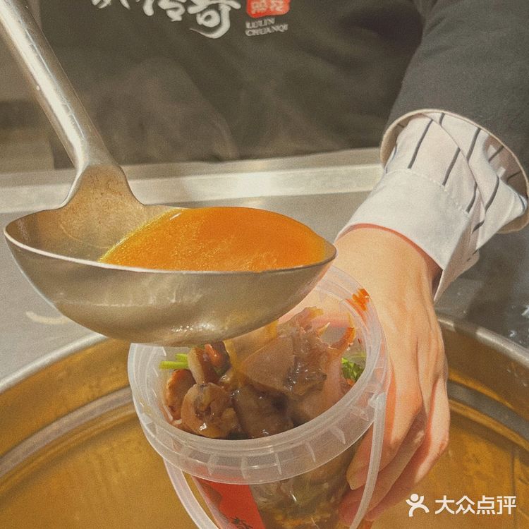 这蹄花，送我还真的就要了，来上一桶蹄花吧