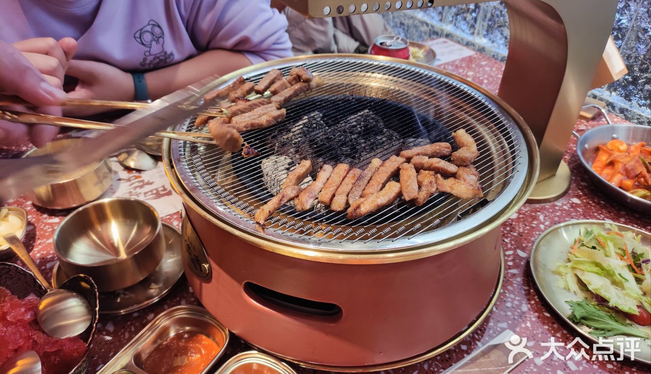 尹山湖西塔老太太