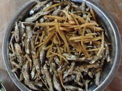 山坑小鱼干-满記土窑烧鷄波浪山莊