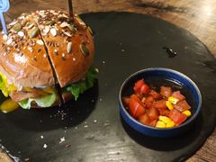 -HIGH FIVE哈福手工汉堡(桂林路店)