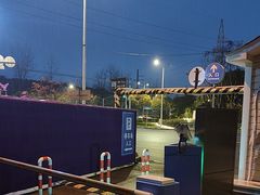 -佘山地铁站-停车场