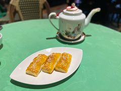 蜜汁叉烧酥-誉八仙茶室酒楼(新天地店)