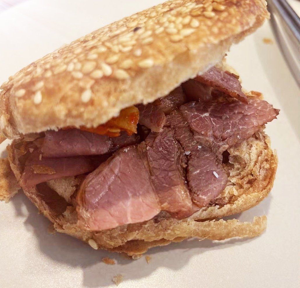 运动后的卤牛肉夹烧饼,补充能量