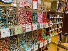 -VENCHI 闻绮(上海佛罗伦萨小镇店)