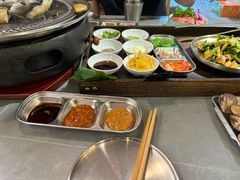 -围炉肉舍•炭烤活鳗•丹东海鲜烤肉(步行街店)