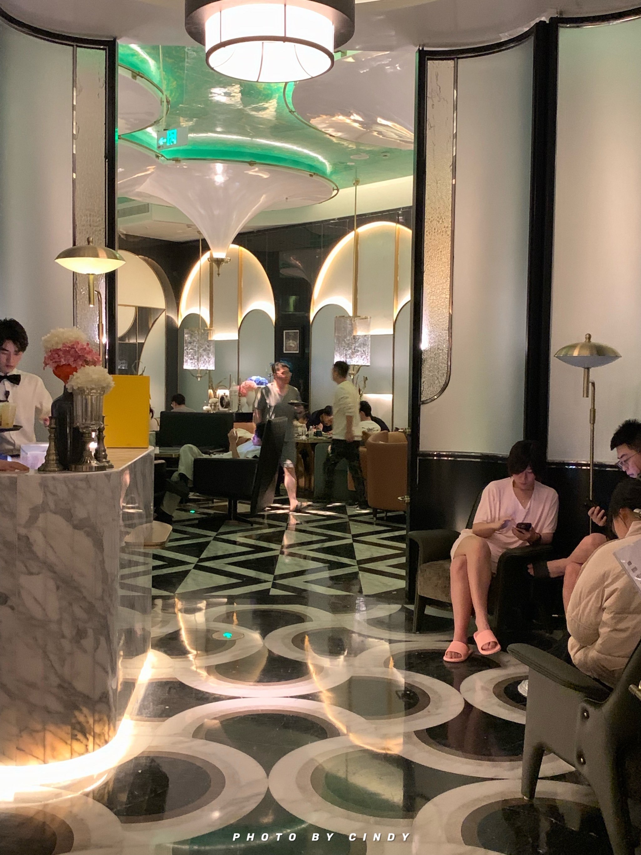 愉快放松的一天 从索拉古贝开始