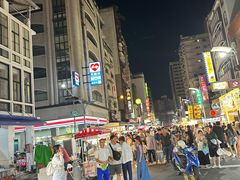 -六合夜市