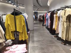 -URBAN REVIVO(高德置地广场·春广场店)