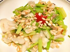 松子百合炒香芹-荣粤酒家·融合粤菜