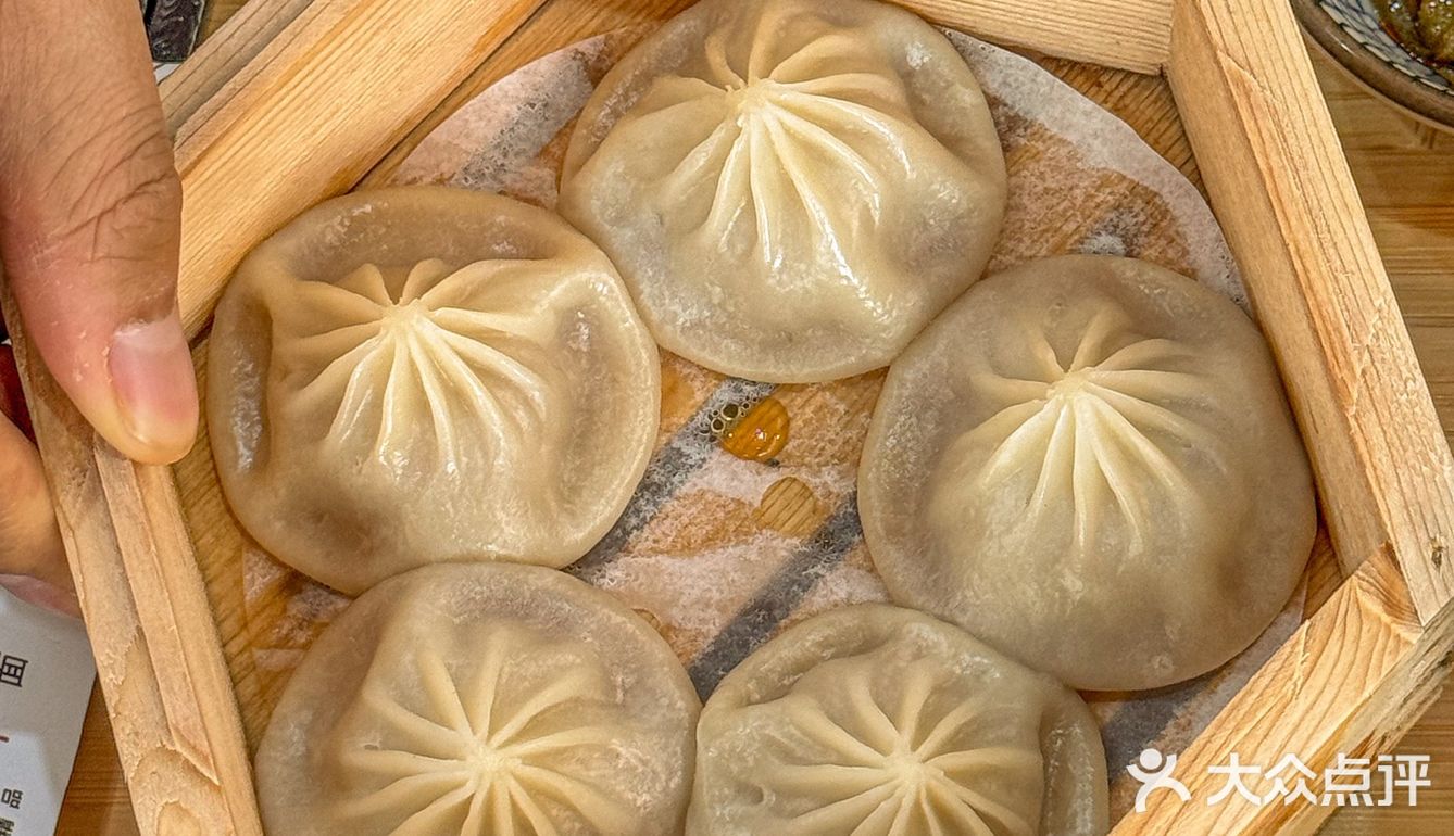 这一碗瀑布蟹黄面，真的好顶！ 