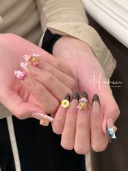 -花岐款式专研健康美甲沙龙