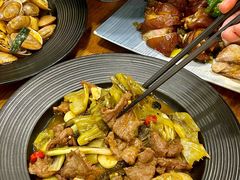 酸菜炒牛肉-唔止卤嘢·潮州府城菜(鹭江店)