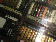 -钟书阁(松江泰晤士小镇店)