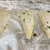 外皮酥酥脆脆，一点不熟输外面的榴莲酥