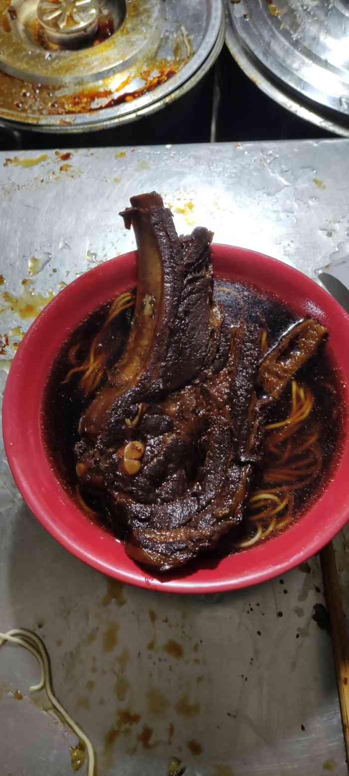 刘记大肉面(三牌楼大街店)-"三牌楼巷子的一家面店,之前被吹超级大的