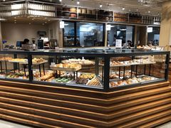 面包甜点陈列柜-七鲜超市(瑞虹天地太阳宫店)