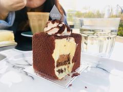 -UNI UNI(环亚凯瑟琳店)