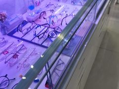 -提一眼镜·蔡司·依视路(小寨店)