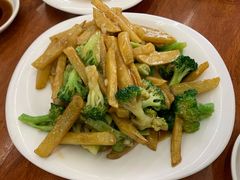 西兰花炒土豆-东北四季饺子王(华山路店)