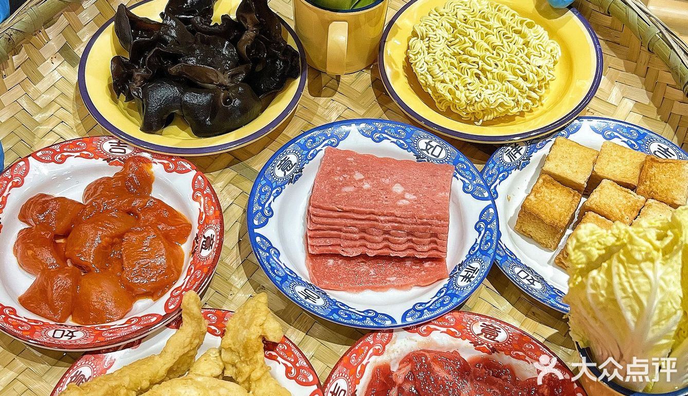 来杭州必须吃的麻辣烫❗️XXXXL的麻辣烫香哭我了