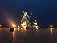 -巴陵广场