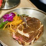新开的东北酸菜烤肉！！宝藏街边餐厅