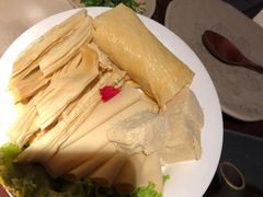 -老牌坊云南鱼豆花火锅(哈西万达店)