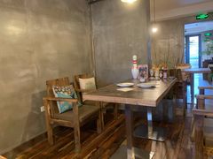 -HIGH FIVE哈福手工汉堡(桂林路店)