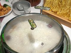 -洪氏嗨捞·广东猪肚鸡·椰子鸡火锅(西咸万象城店)