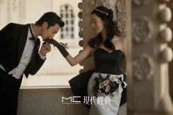 -现代经典婚纱摄影