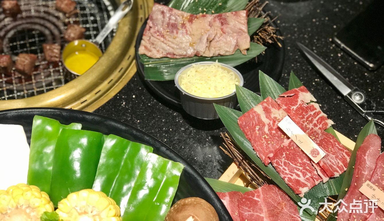 有的沾黄油、有的沾芝士拉丝
