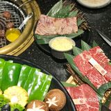 有的沾黄油、有的沾芝士拉丝