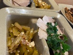 -亮亮面馆(经六路店)