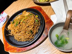 咸蛋黄虾仁海鲜炒面-样样体面(宝安支路店)