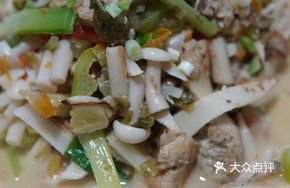 Snow Cabbage and Bamboo Shoots Stir-fried with Freshwater Clams