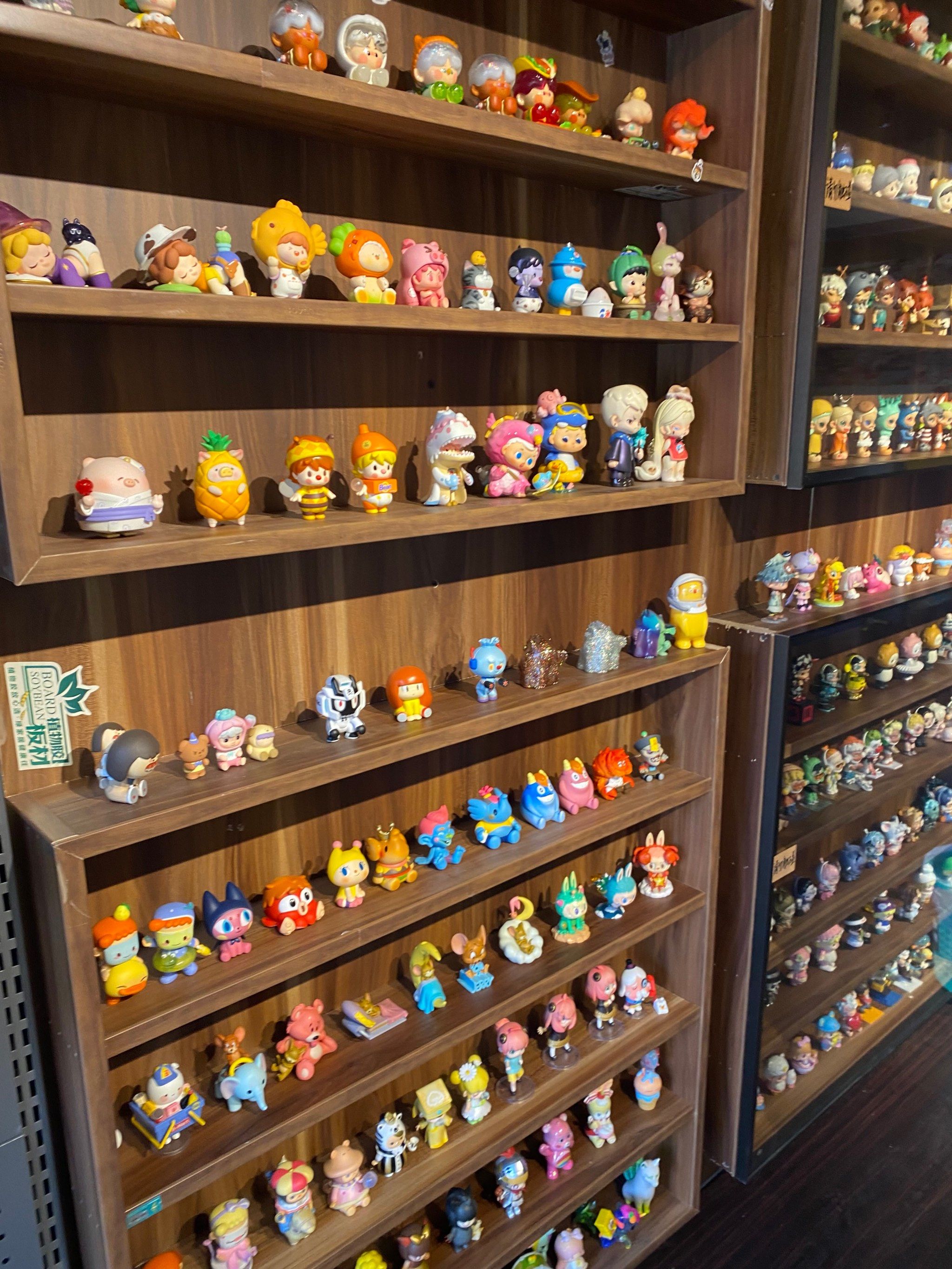 五一节瞎逛,无意中发现的中古玩具小店,看到了童年时间的阿童木