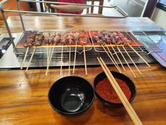 -哈尔滨小酒馆·鲜肉现穿自助烧烤(康新花园店)